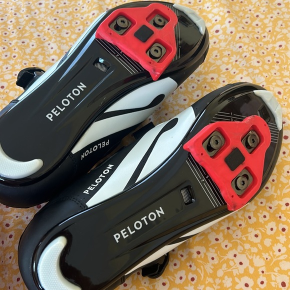 Peloton Spin Shoes - Picture 2 of 2